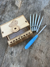 Load image into Gallery viewer, Interchangeable Set of Crochet Hooks