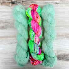 Load image into Gallery viewer, Born Slippy Shawl Kit
